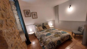 Maison de Village sur 2 étages à Vénéjan 4 personnes